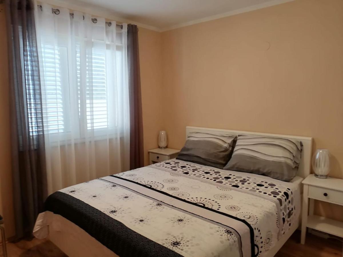 Ferienwohnung Ena Turanj Exterior foto