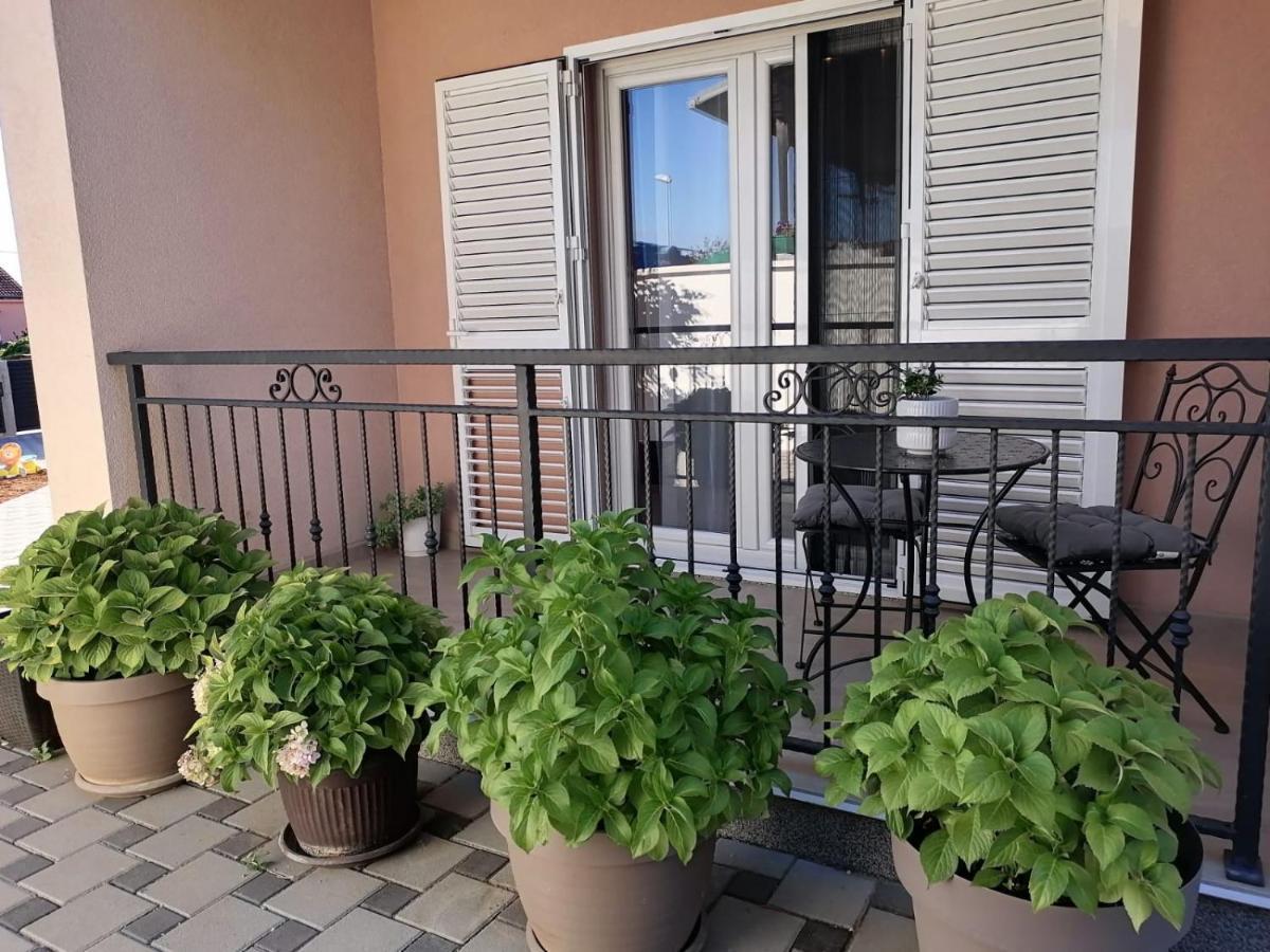 Ferienwohnung Ena Turanj Exterior foto